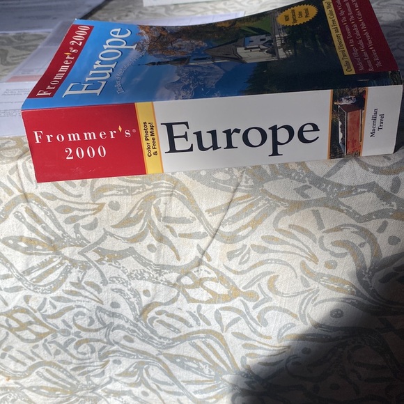 Frommer's 2000 Europe Travel book - Picture 2 of 11